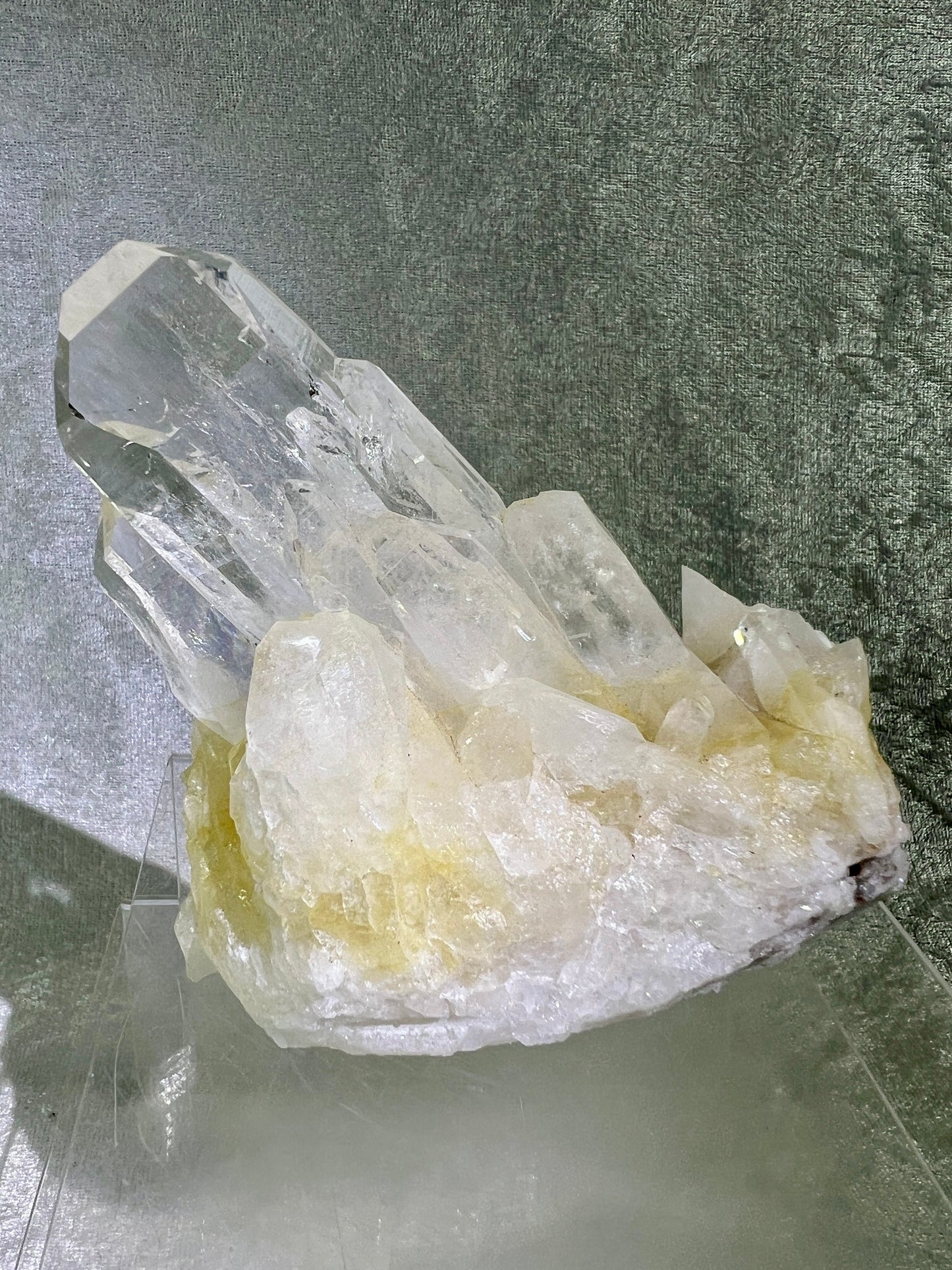 Colombian Lemurian Quartz Specimen. High Quality Quartz Cluster. Amazing Striations, Excellent Clarity, And Gorgeous Rainbows!