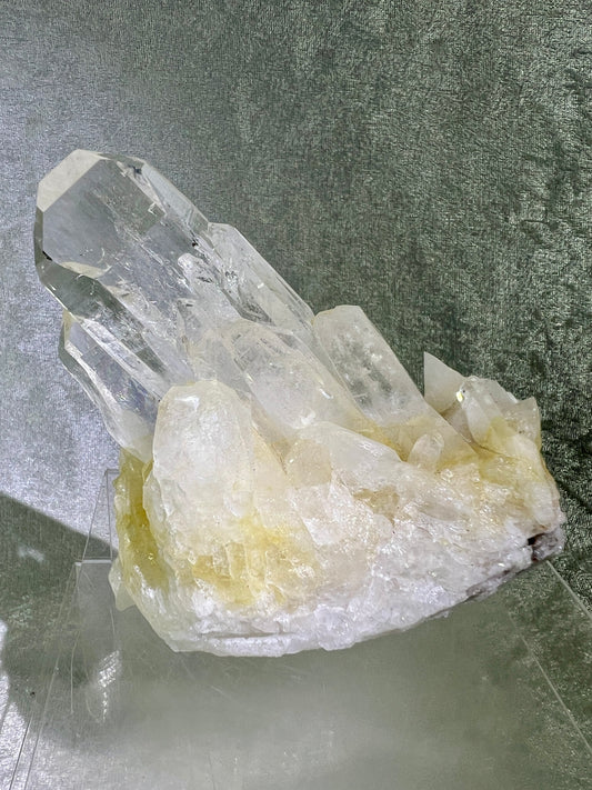Colombian Lemurian Quartz Specimen. High Quality Quartz Cluster. Amazing Striations, Excellent Clarity, And Gorgeous Rainbows!