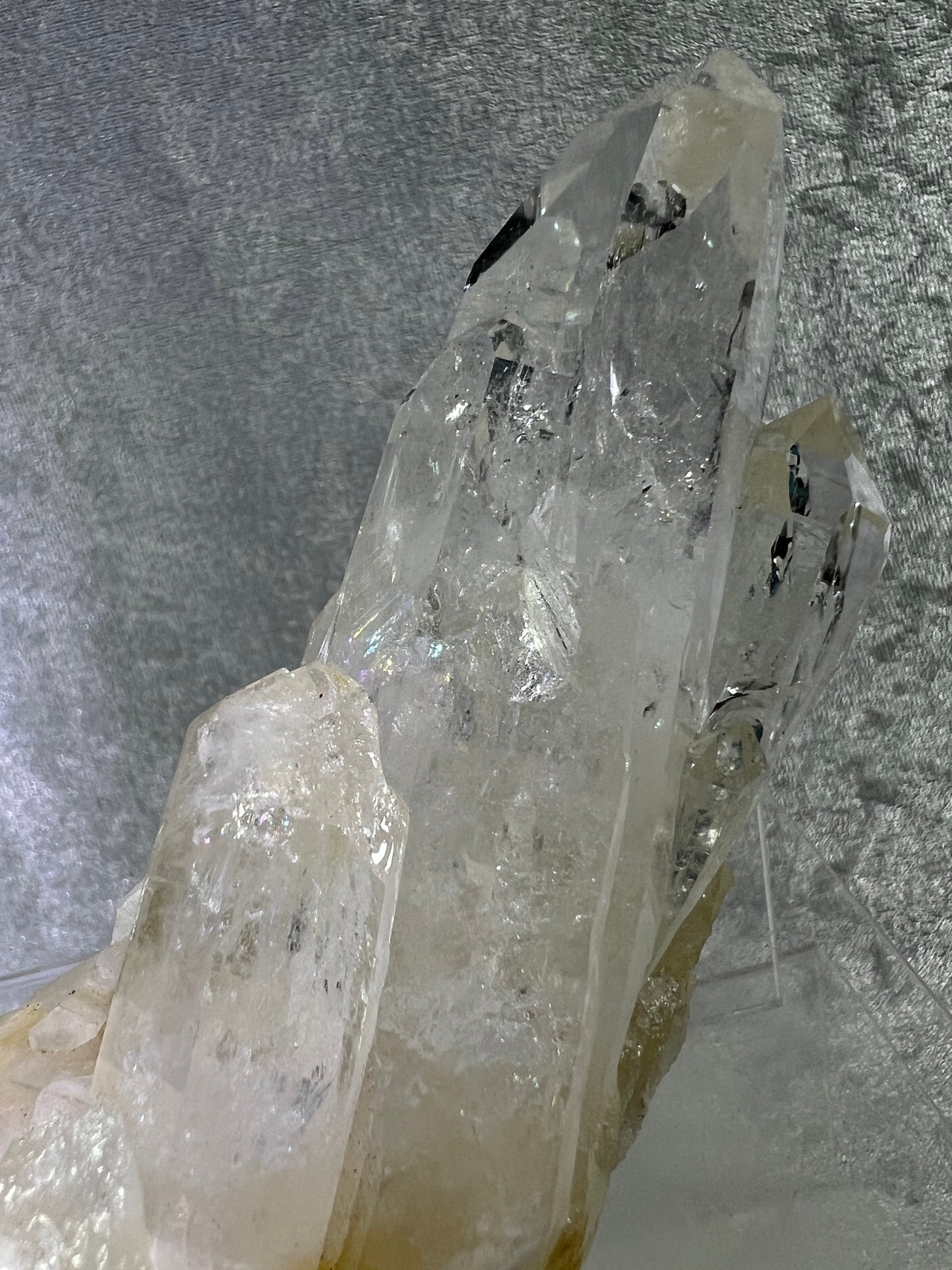 Colombian Lemurian Quartz Specimen. High Quality Quartz Cluster. Amazing Striations, Excellent Clarity, And Gorgeous Rainbows!