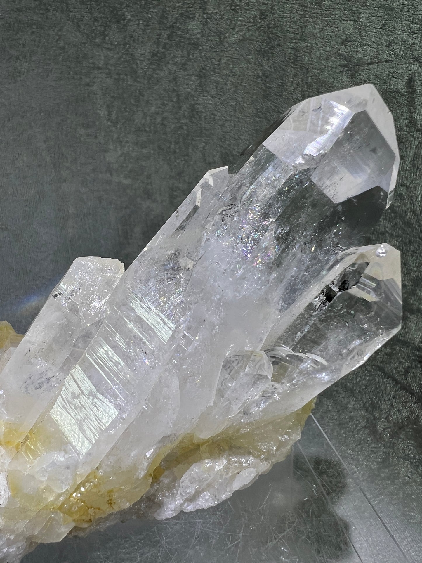 Colombian Lemurian Quartz Specimen. High Quality Quartz Cluster. Amazing Striations, Excellent Clarity, And Gorgeous Rainbows!