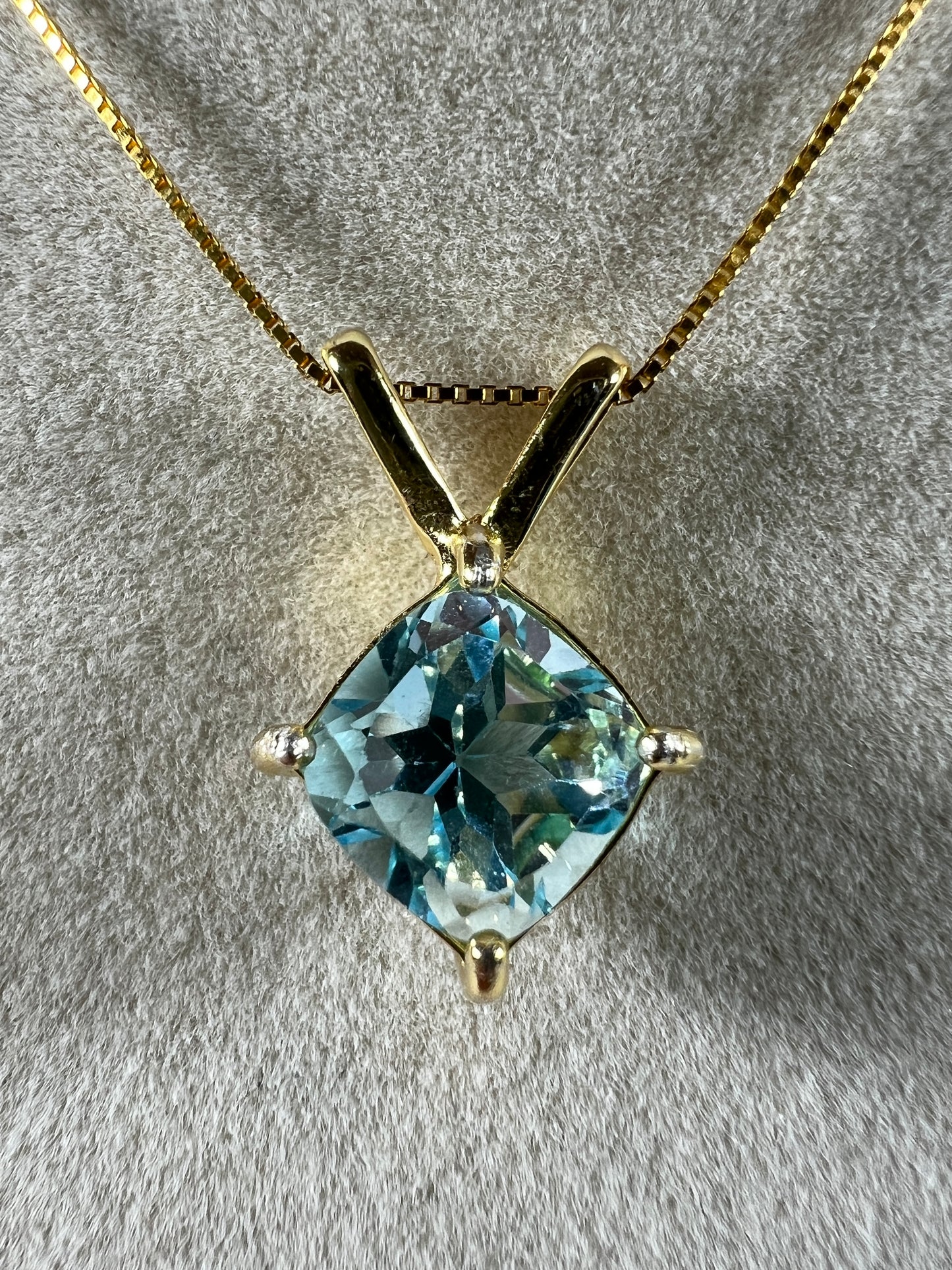 Sky Blue Topaz Crystal Pendant. Gorgeous Topaz Gemstone Necklace. S925 Setting And Necklace.