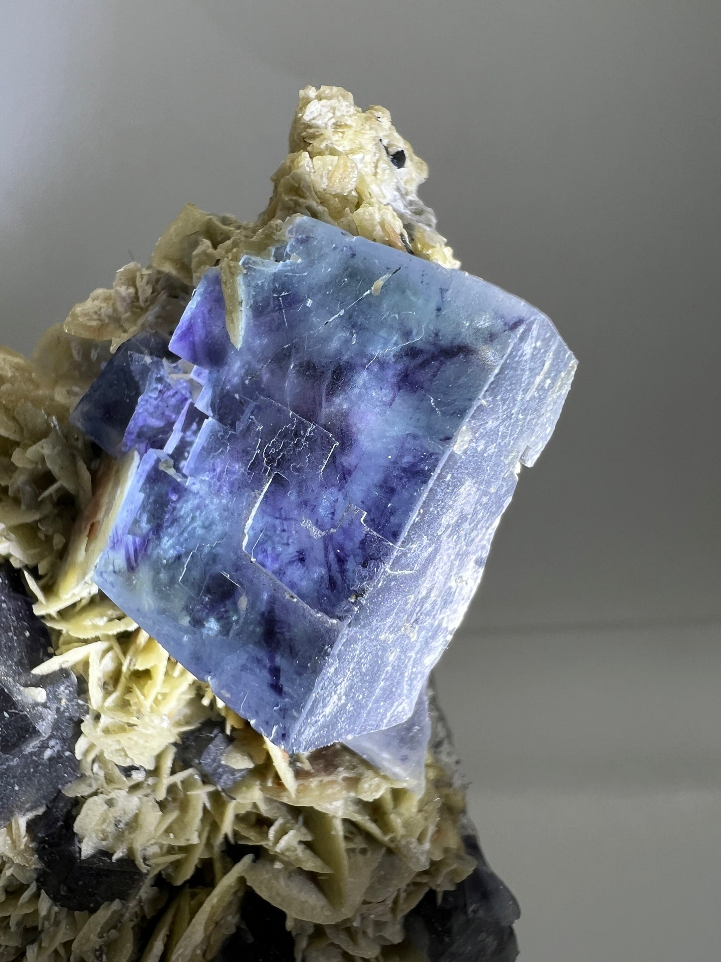 Fluorite, Muscovite, And Druzy Sphalerite Specimen. World Famous Yaogangxian Fluorite Cubes. Beautiful Mixed Mineral Specimen.