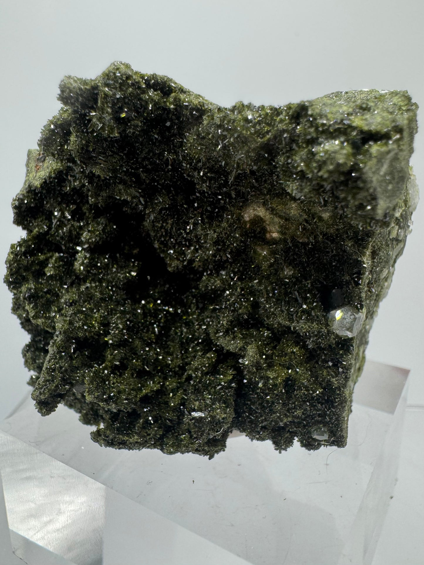 Turkish Epidote And Quartz Specimen. Gorgeous High Quality Forest Epidote. Amazing Flash And Sparkle!