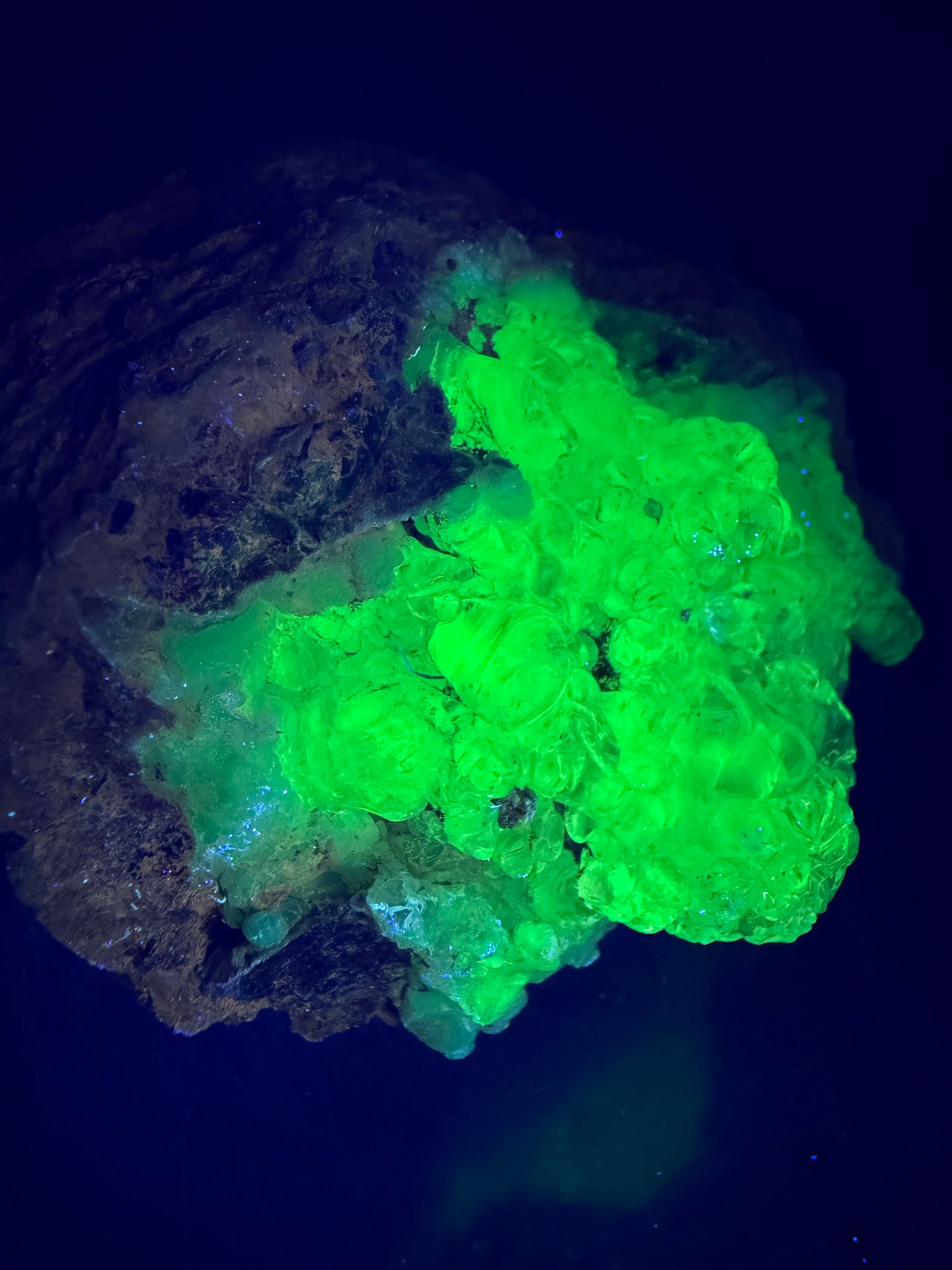 Hyalite Opal Geode. Amazing Rare Large Specimen From Mexico. Stunning Bright Green UV Reaction.