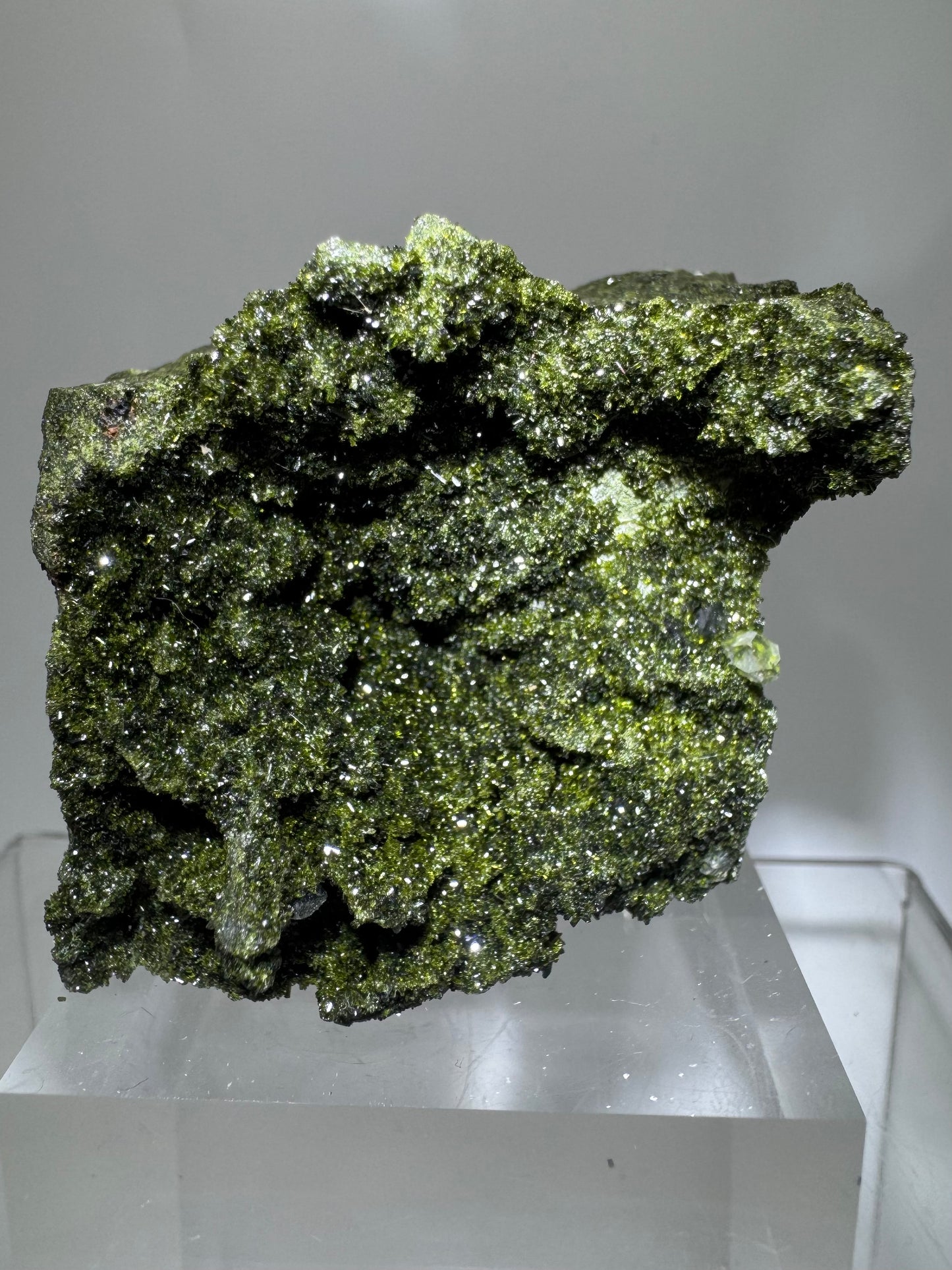 Turkish Epidote And Quartz Specimen. Gorgeous High Quality Forest Epidote. Amazing Flash And Sparkle!