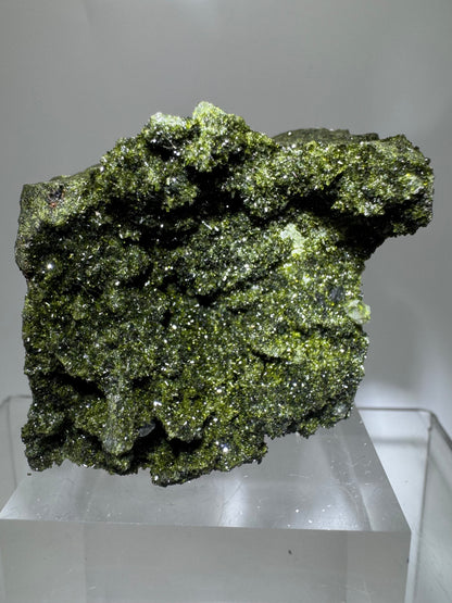 Turkish Epidote And Quartz Specimen. Gorgeous High Quality Forest Epidote. Amazing Flash And Sparkle!