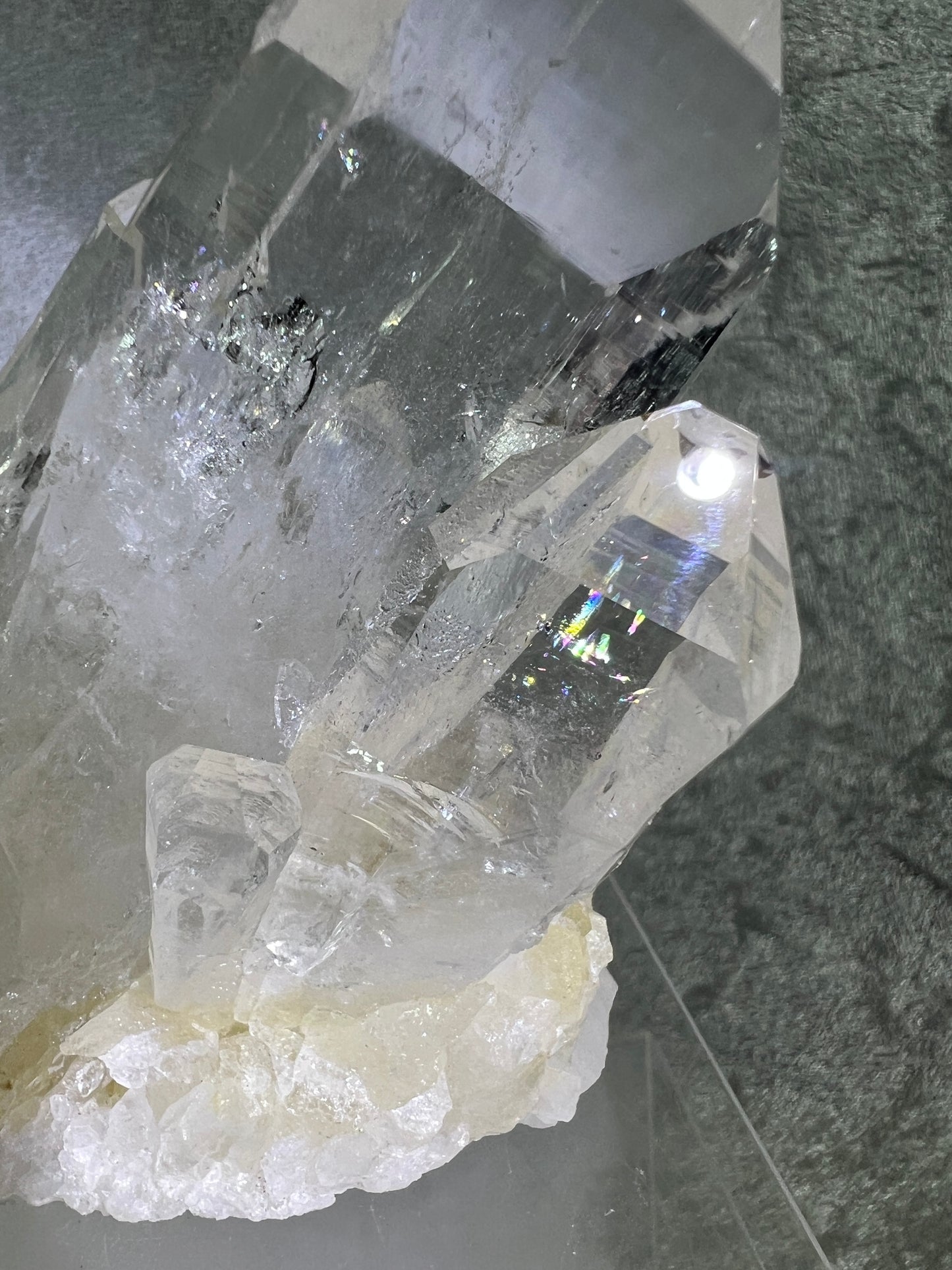 Colombian Lemurian Quartz Specimen. High Quality Quartz Cluster. Amazing Striations, Excellent Clarity, And Gorgeous Rainbows!