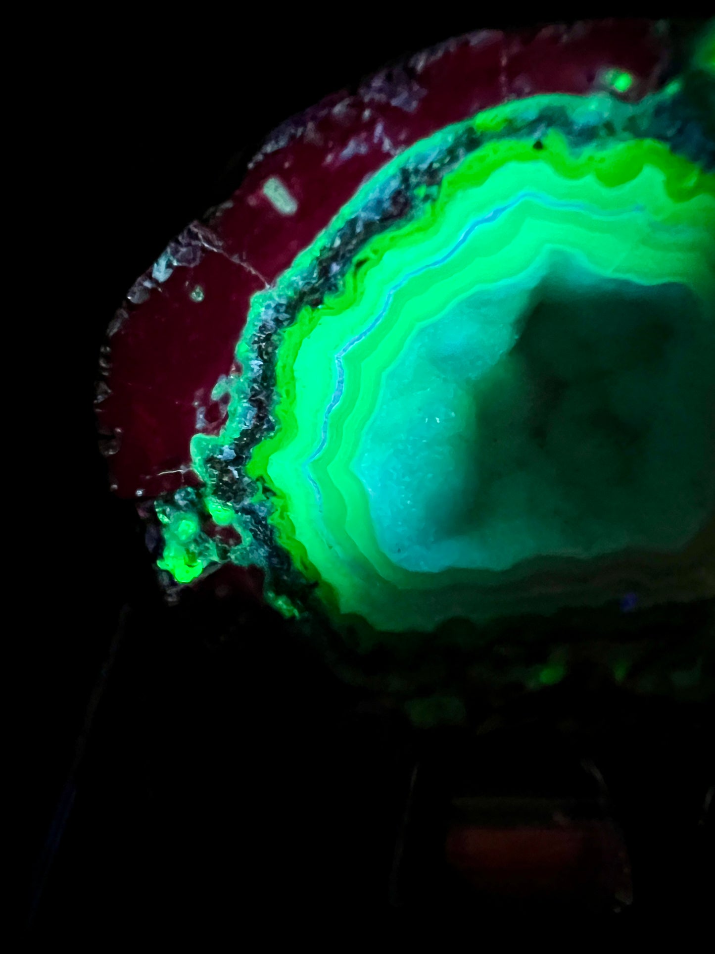 Trancas Geode Specimen From Mexico. A Beautiful Half Geode With Stunning Sugar Druzy. Gorgeous Shortwave UV Reaction!