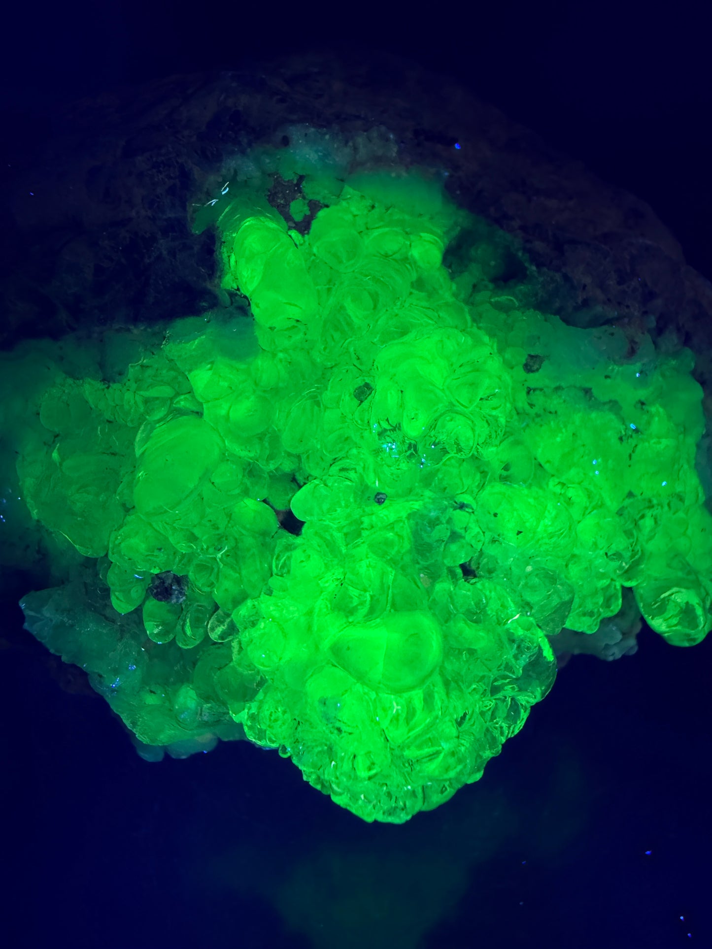 Hyalite Opal Geode. Amazing Rare Large Specimen From Mexico. Stunning Bright Green UV Reaction.