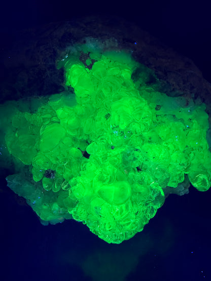 Hyalite Opal Geode. Amazing Rare Large Specimen From Mexico. Stunning Bright Green UV Reaction.