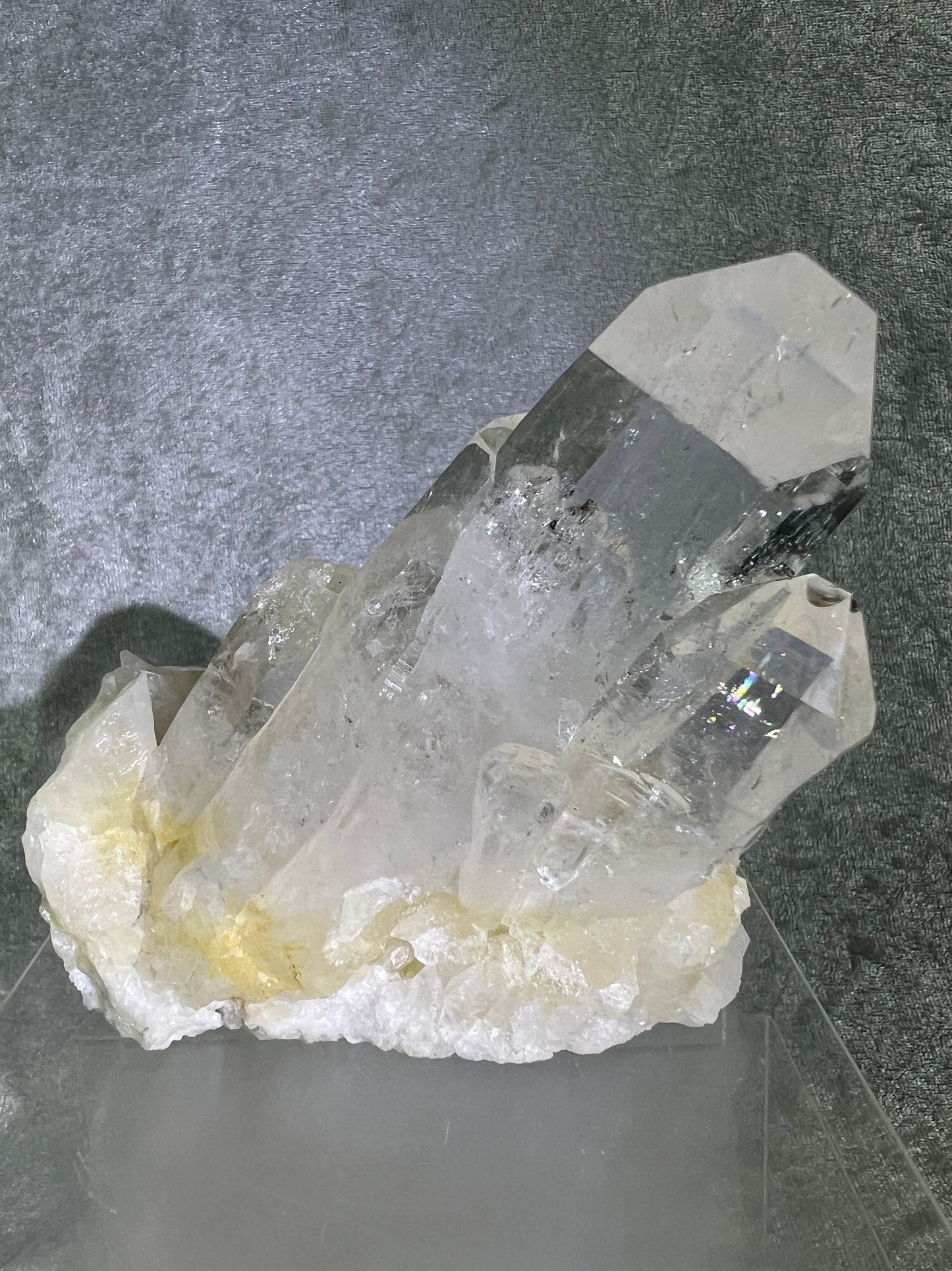 Colombian Lemurian Quartz Specimen. High Quality Quartz Cluster. Amazing Striations, Excellent Clarity, And Gorgeous Rainbows!