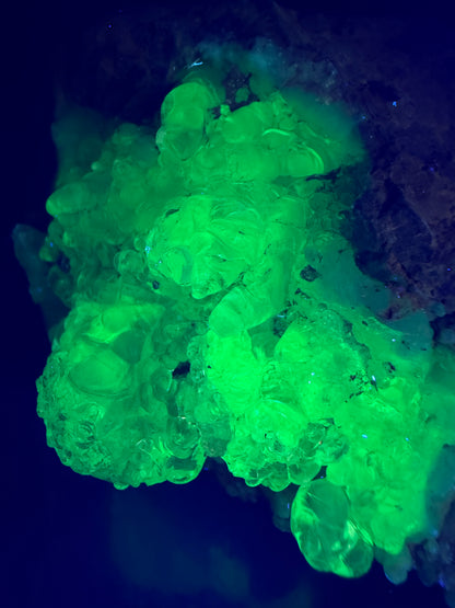 Hyalite Opal Geode. Amazing Rare Large Specimen From Mexico. Stunning Bright Green UV Reaction.