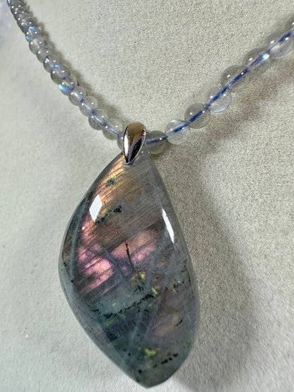 Gorgeous Labradorite Pendant. Bright Rainbow Flash. Custom Made Labradorite Beaded Necklace. High Quality Crystal.