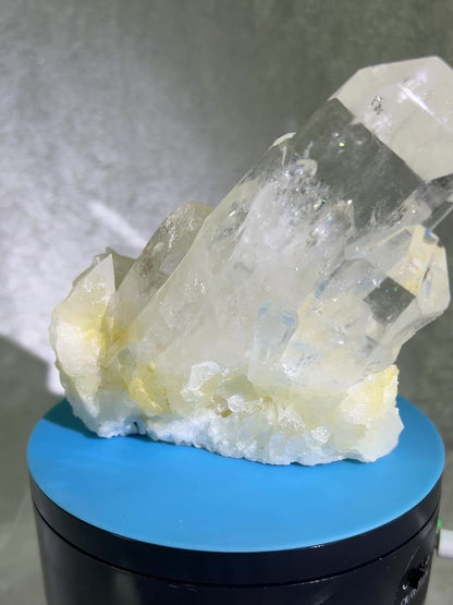 Colombian Lemurian Quartz Specimen. High Quality Quartz Cluster. Amazing Striations, Excellent Clarity, And Gorgeous Rainbows!